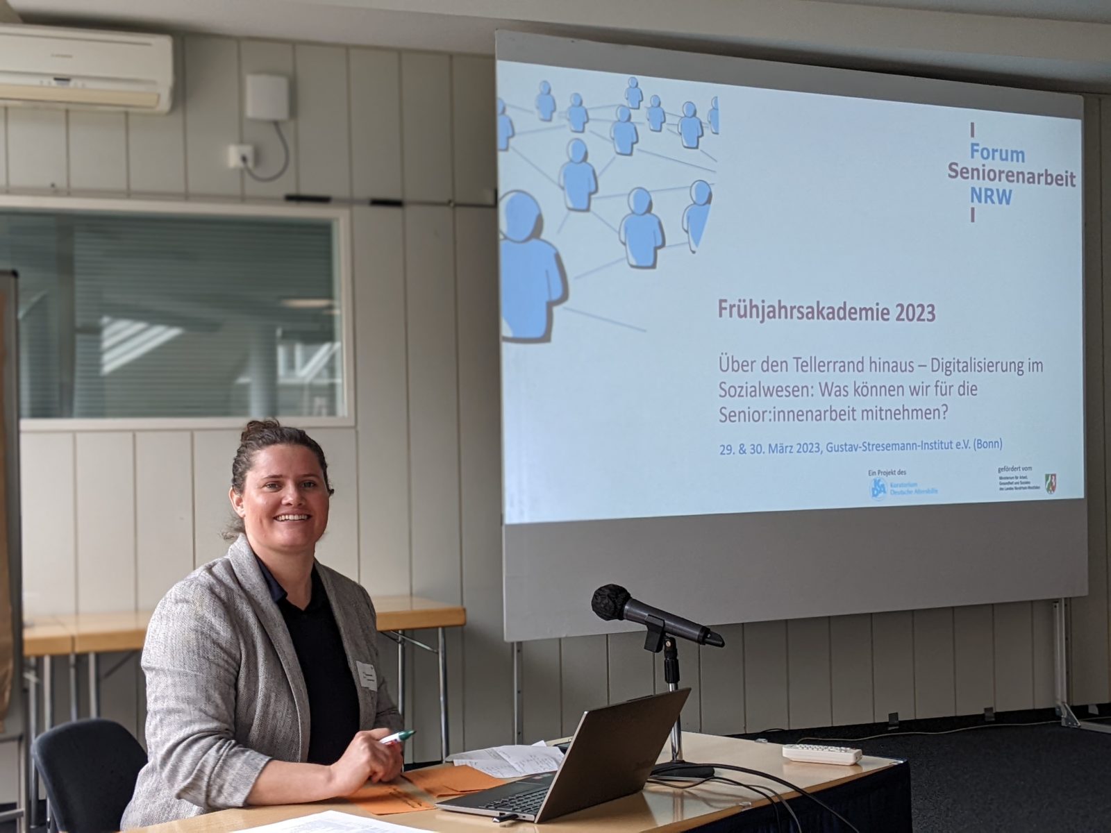 Christine Freymuth vor Beginn der Frühjahrsakademie 2023.