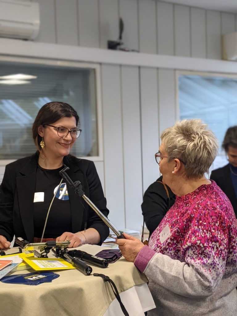 Teilnehmende der Frühjahrsakademie im Gespräch